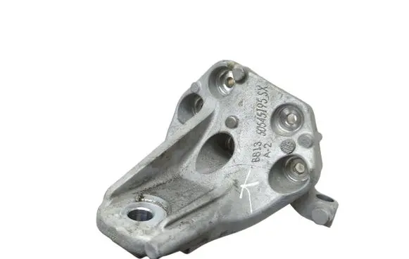 Engine mounting bracket