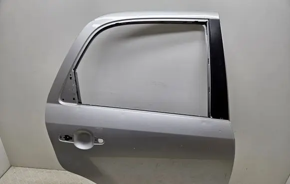 Suzuki SX4 Rear door