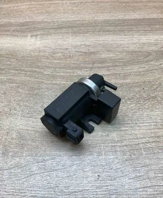 BMW 5 E39 Turbo solenoid valve 2247906