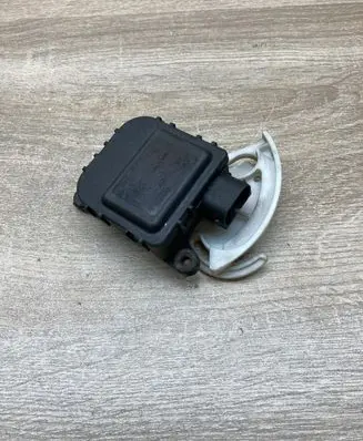 Audi A4 S4 B5 8D Air flap motor/actuator 8D1820511E 0132801148