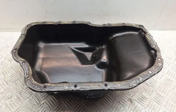 Toyota Auris 150 Oil sump 121020R010