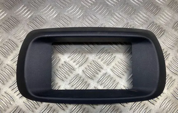 Nissan Almera Tino Radio/GPS head unit trim 68261BU700