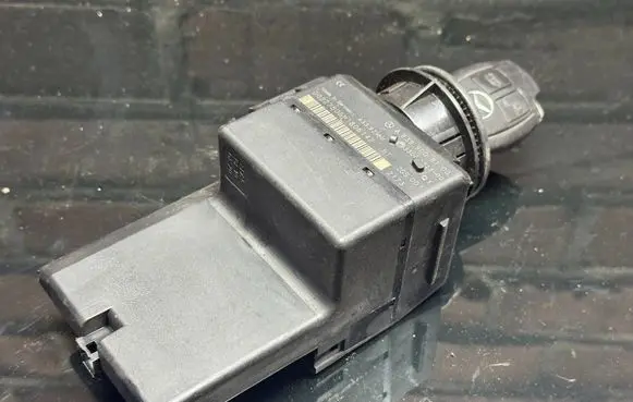 Mercedes-Benz Vito Viano W639 Ignition lock A6399008100 3300231300 2275059180