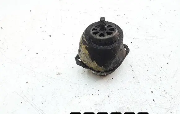 Volkswagen Touareg I Engine mount bracket 2500tdi