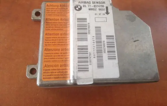 BMW 5 E39 Airbag control unit/module 8374799