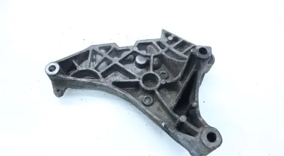 Skoda Yeti (5L) Engine mounting bracket 03L199207