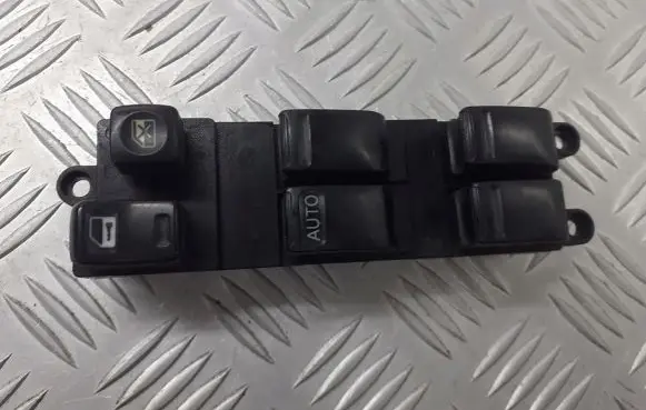 Nissan Altima Front door window switch trim 254018J005