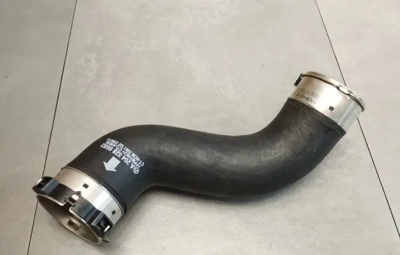 Mercedes-Benz CLS C218 X218 Intercooler hose/pipe A2045286682