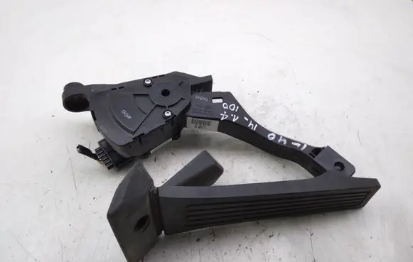 Hyundai i40 Accelerator throttle pedal 327272T900