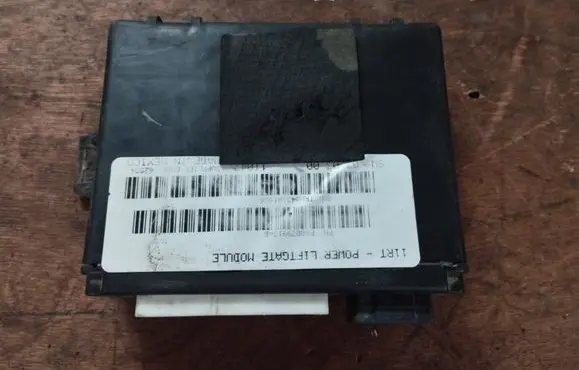 Chrysler Town u0026 Country V Tailgate/trunk control unit/module P68079913AB