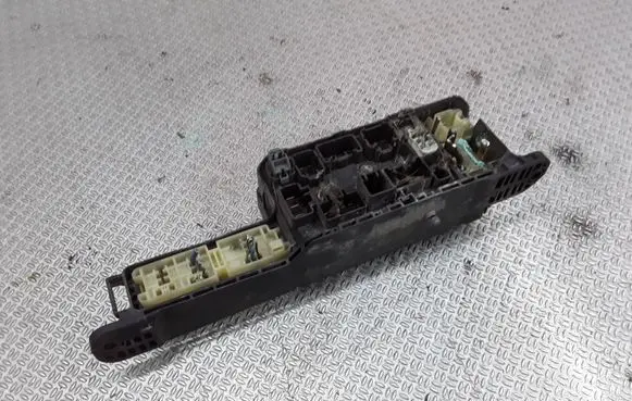 Toyota Avensis T220 Fuse module