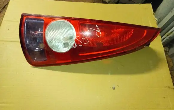 Renault Espace IV Rear/tail lights 8200027152