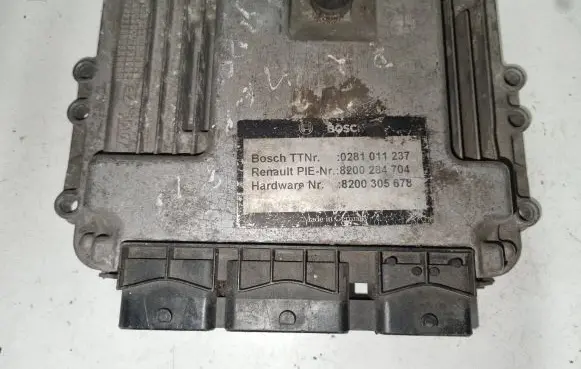 Nissan Primera Engine control unit/module 0281011237 8200305678 8200284704