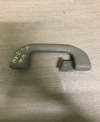 Mercedes-Benz E W212 Rear interior roof grab handle A2048100151
