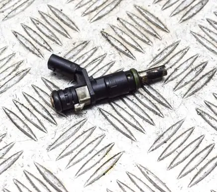 Mercedes-Benz E A207 Fuel injector A2720780249