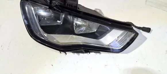 Audi A3 S3 8V Headlight/headlamp 8V0941004
