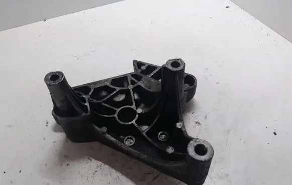 Volkswagen PASSAT B6 Engine mounting bracket 03G199207G
