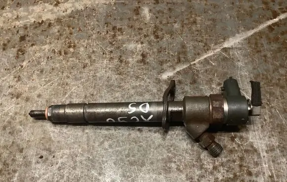 Volvo XC90 Fuel injector 30750283