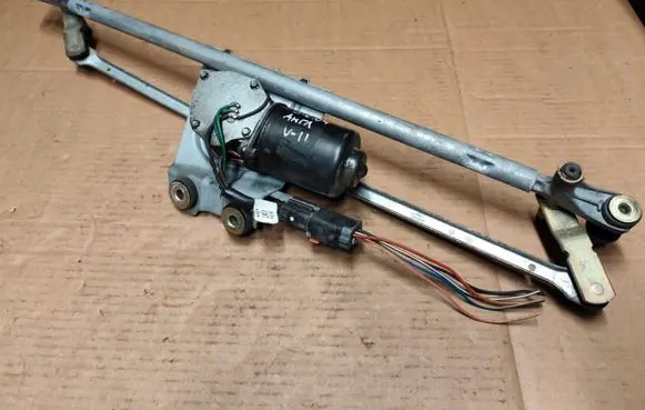 Jeep Cherokee III KJ Front wiper linkage and motor