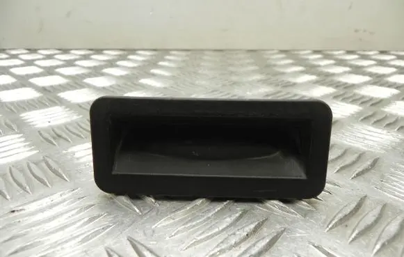 Tailgate opening switch