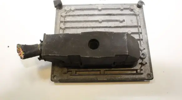 Ford Fiesta Engine control unit/module 4S6112A650SD S120977015F