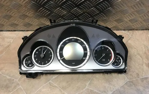Mercedes-Benz E A207 Speedometer (instrument cluster) A2129002010