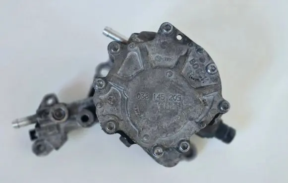 Volkswagen PASSAT B5 Vacuum pump 038145209 270605