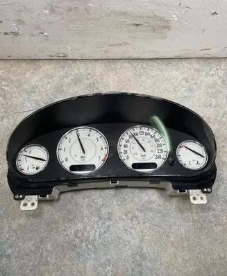 Speedometer (instrument cluster)