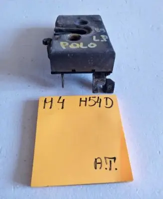 Volkswagen Polo Front door lock 1212123