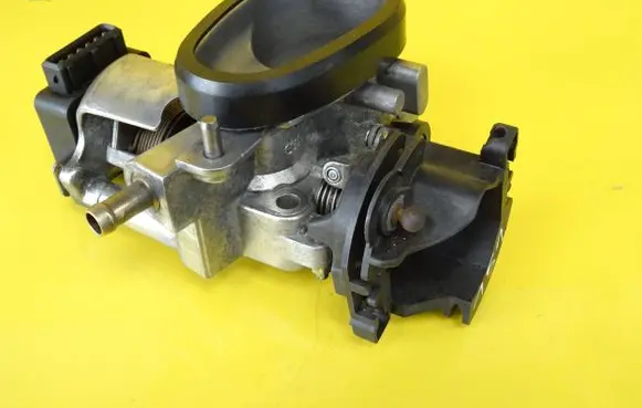 Audi A6 S6 C4 4A Throttle body valve 0280120431 078133154