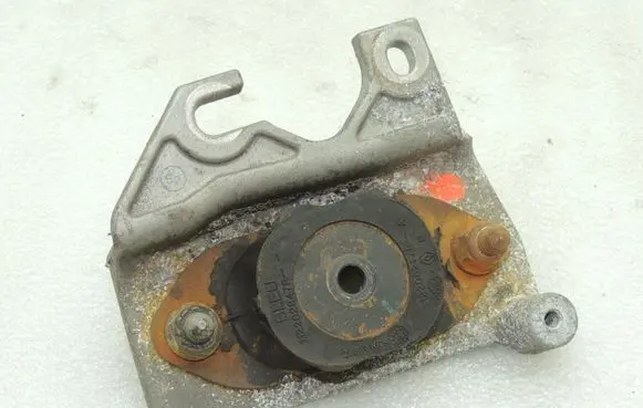 Dacia Duster Gearbox mounting bracket 112220570R 112205217R