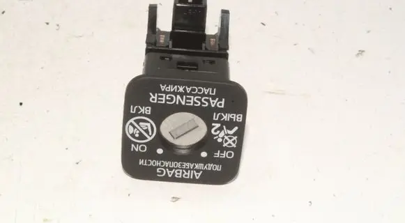 Lexus CT 200H Passenger airbag on/off switch 