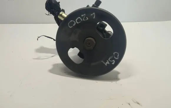 Mitsubishi L200 Power steering pump MR374897 3624B174