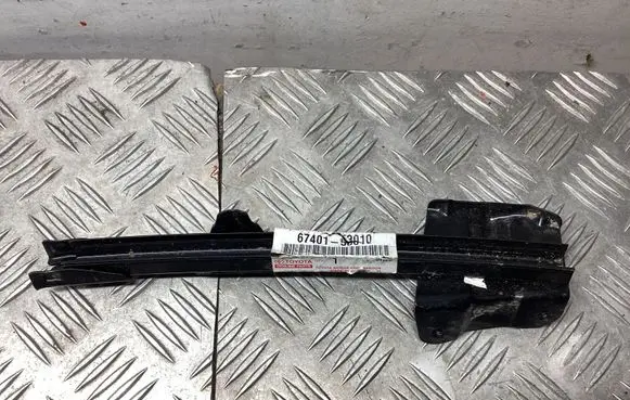 Lexus IS 220D-250-350 Front door window/glass frame 6740153010