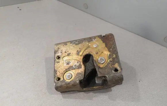 Mazda Tribute Loading door lock YL7843102 N4W4D