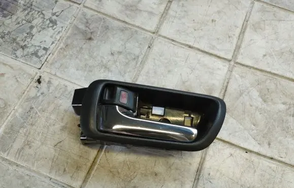Toyota Corolla Verso AR10 Front door interior handle 692060F010
