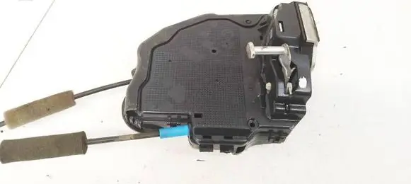 Toyota Avensis T270 Rear door lock