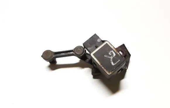 Volvo XC90 Headlight/headlamp level sensor 8622446