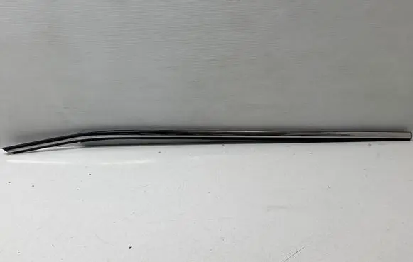 Nissan X-Trail T32 Front door glass trim molding 