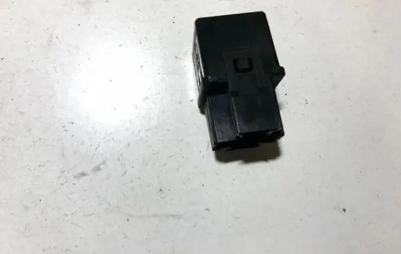 Volvo S40, V40 Other relay v23134b52x240 v23134-b52-x240