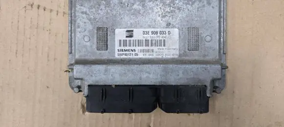 Seat Ibiza III (6L) Engine control unit/module 03E906033D