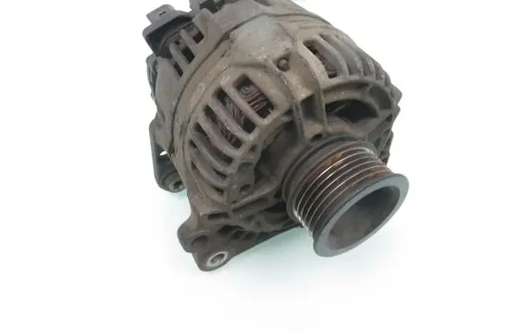 Volkswagen Golf IV Generator/alternator 0124315004 037903025E