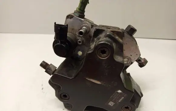 Volvo XC90 Fuel injection high pressure pump 30756125 0445010111