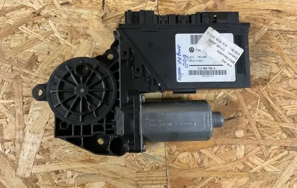 Porsche Cayenne (9PA) Rear door window regulator motor 7L0959795A 8326932770