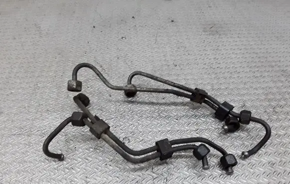 Fuel injector supply line/pipe