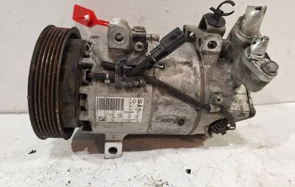 Renault Clio IV Air conditioning (A/C) compressor (pump) 926004990R