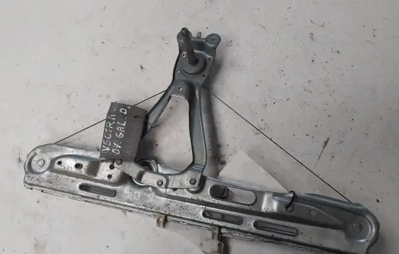 Rear door manual window regulator