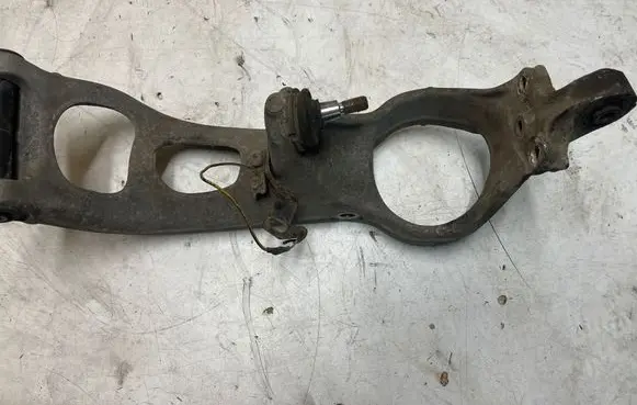 Peugeot 407 Front lower control arm/wishbone 9644552280
