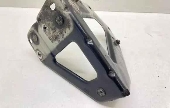 Audi A6 S6 C6 4F Fender mounting bracket 4F0821135B