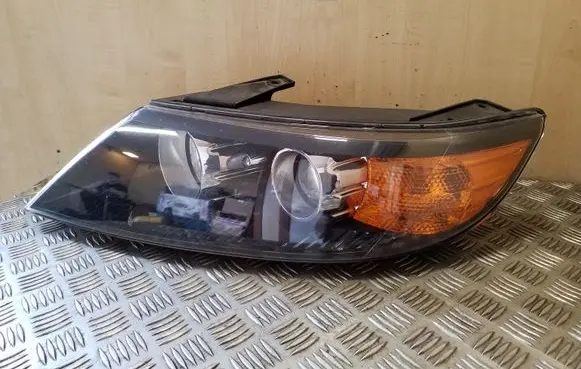 KIA Sorento Headlight/headlamp 921012P090